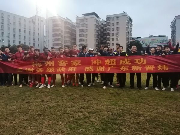 英超第13轮，10人切尔西客场1-4不敌纽卡斯尔。